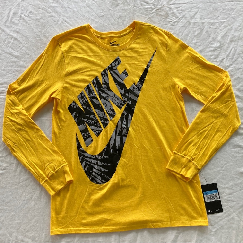 The Nike Tee - Picture 6 of 6
